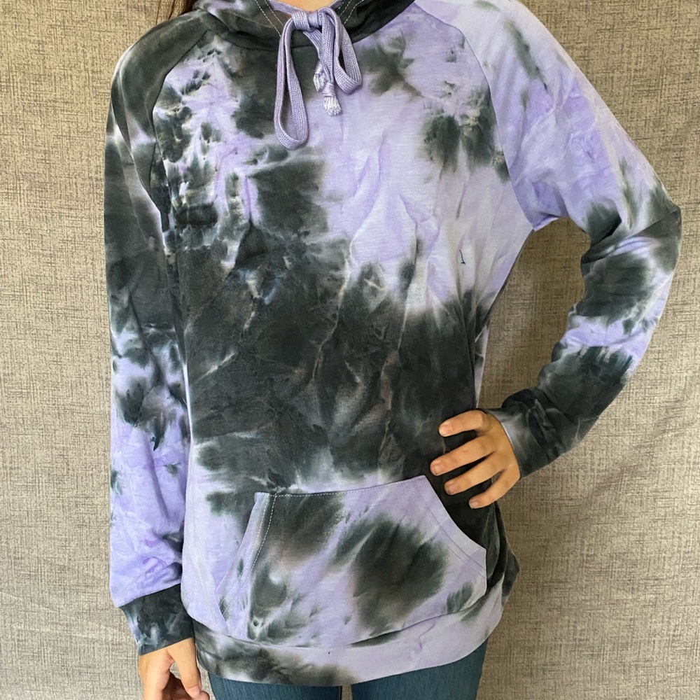 Women’s medium tie dye sweatshirt